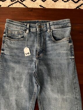 Zara Women's Straight Jeans in Light Blue Wash